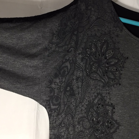 Zenergy by Chico’s black floral top tunic. Size 1 - Picture 3 of 6